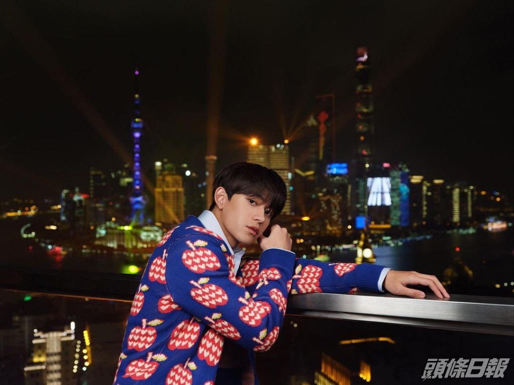 韓國男團NCT的小分隊WayV香港成員Lucas（黃旭熙），雖然只有23歲，但他於2021年8月爆出桃色醜聞，被三名來自內地及韓國的女網民控訴多名女粉絲有染，要求女粉絲買禮物及付開房錢，導致形象插水，至今仍在停工。